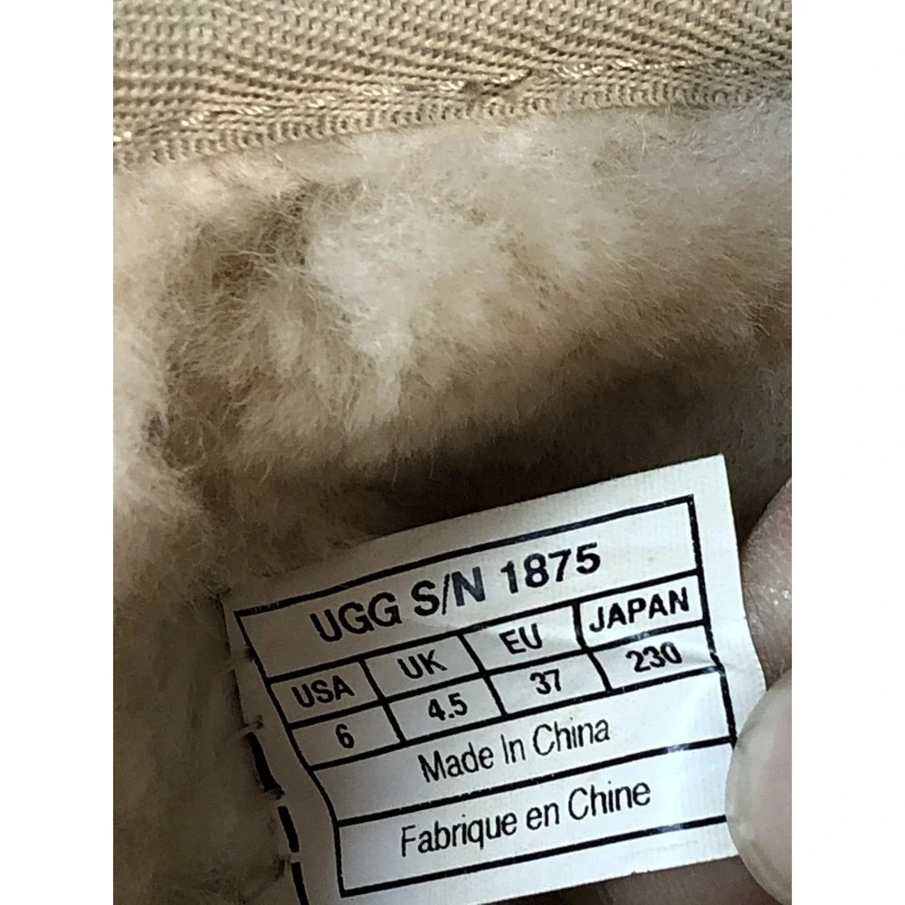 UGG Boots Womens Size 6 White Suede Shearling Fur Cuff Lined Winter 1875